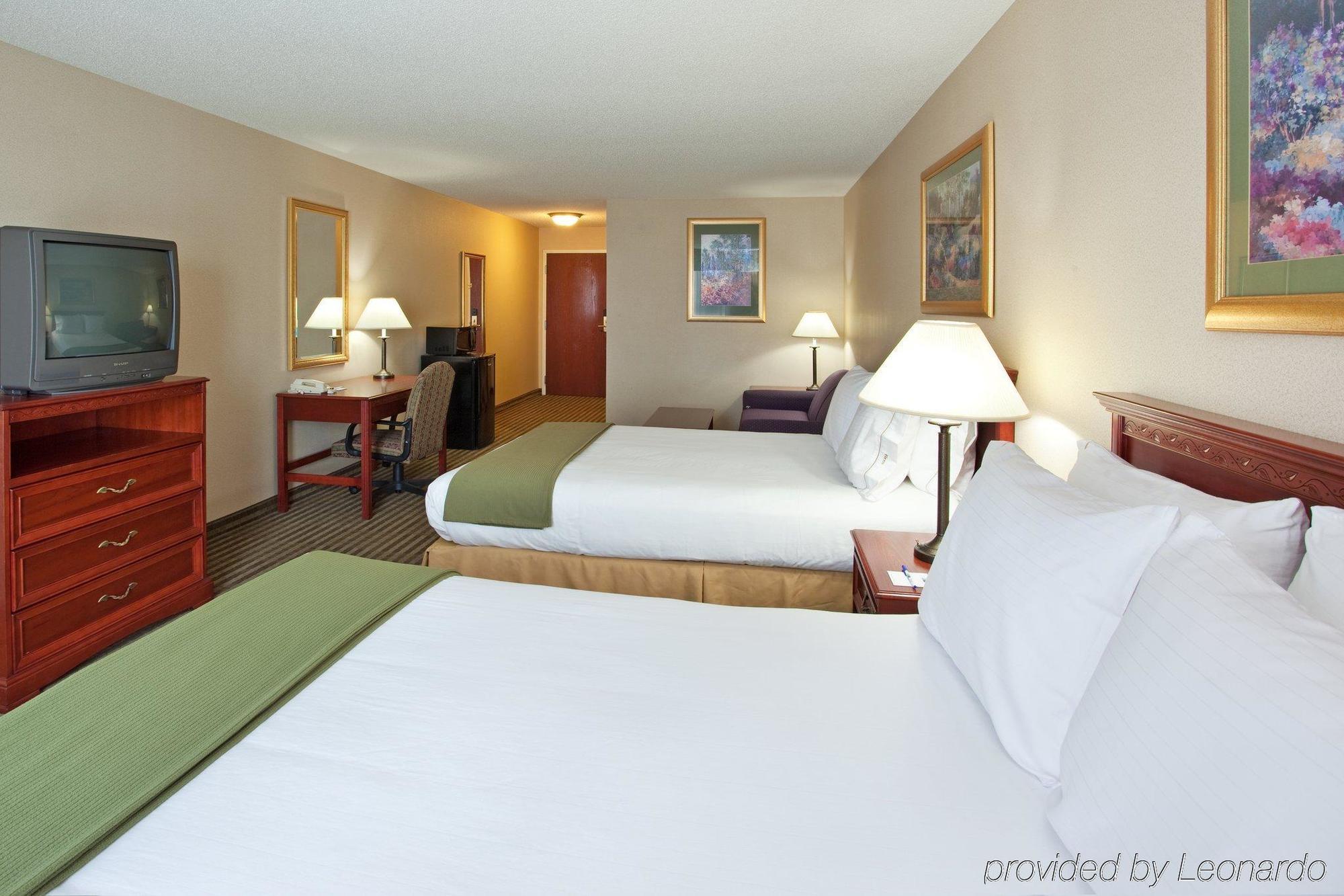 Holiday Inn Express Hotel & Suites Circleville By Ihg Esterno foto