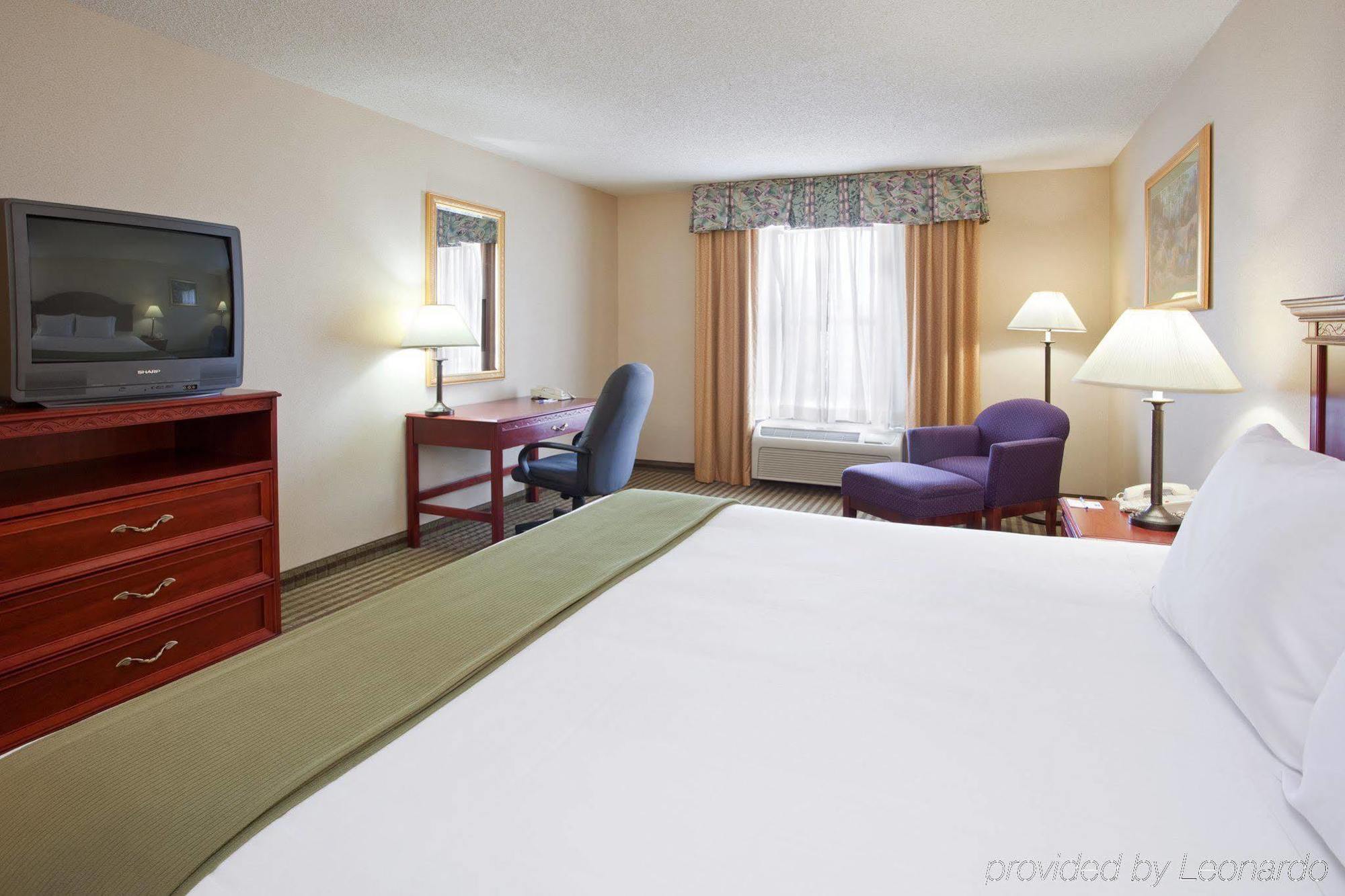 Holiday Inn Express Hotel & Suites Circleville By Ihg Esterno foto